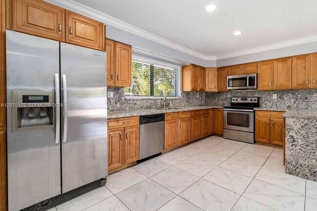 Building Photo - 913 SW 49th Ave