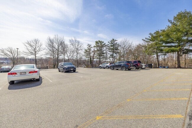 Building Photo - 15 Bower Rd