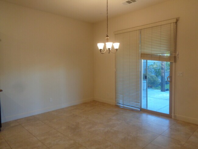 Building Photo - 2140 Cling Dr