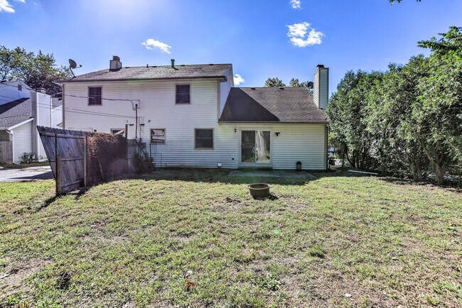 Building Photo - 6832 Woodmeadow Dr