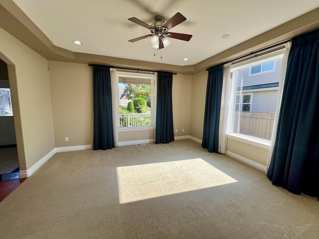 Building Photo - Beautiful 3 Bedroom in Private Community!