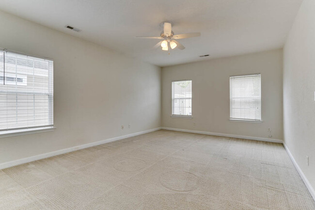 Building Photo - 528 Normandy St