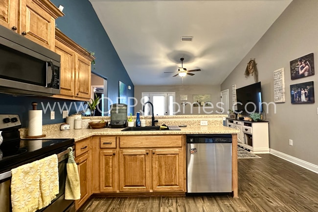 Building Photo - AVAILABLE IN MILTON!!