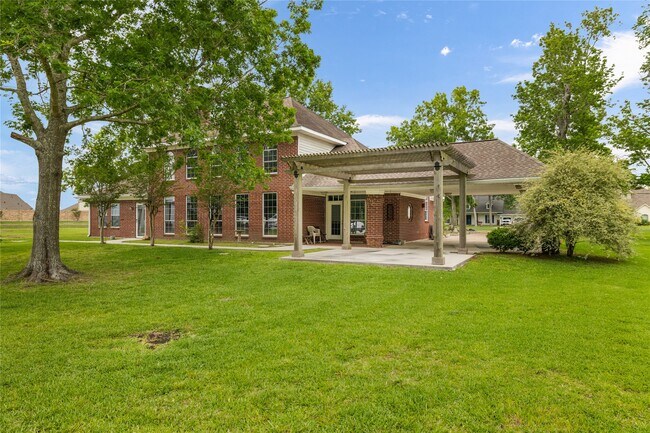 Building Photo - 106 River Oaks Dr