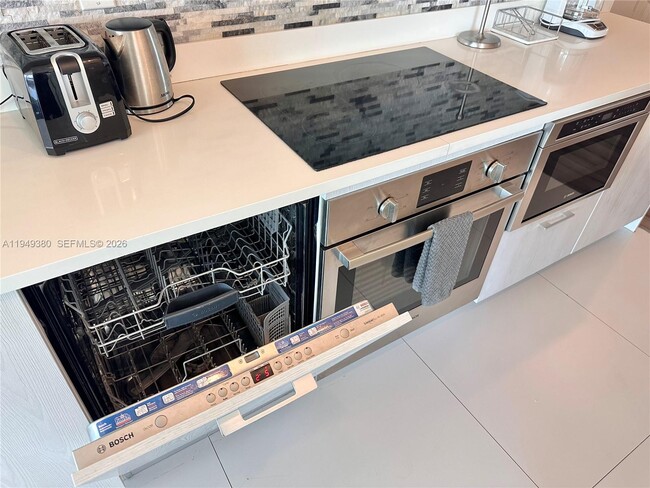 Building Photo - 501 NE 31st St