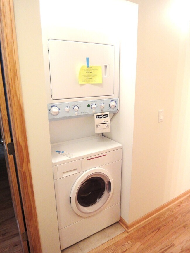 Building Photo - 1008 S Loomis St