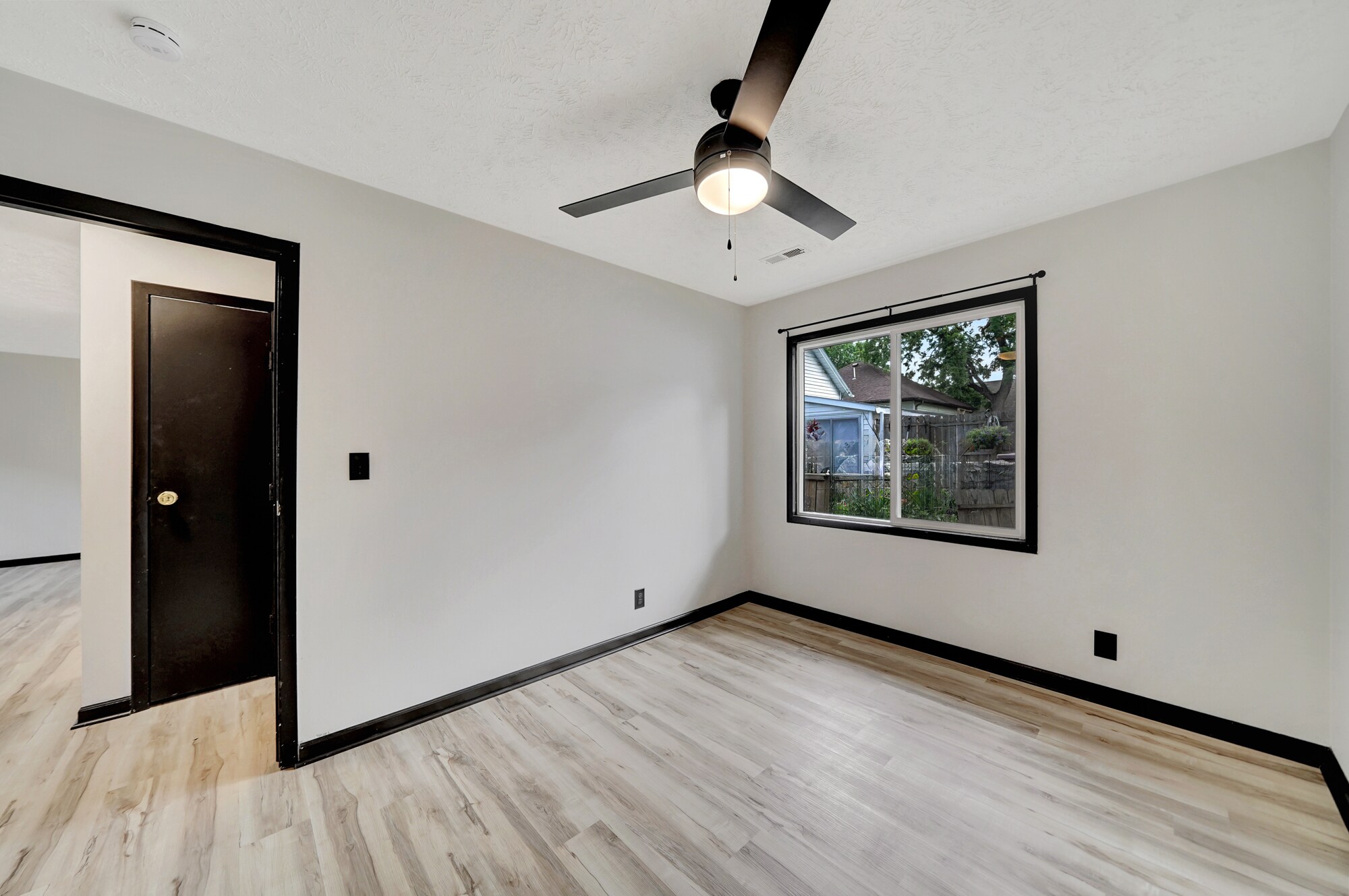 Building Photo - 5707 Ballard Ave