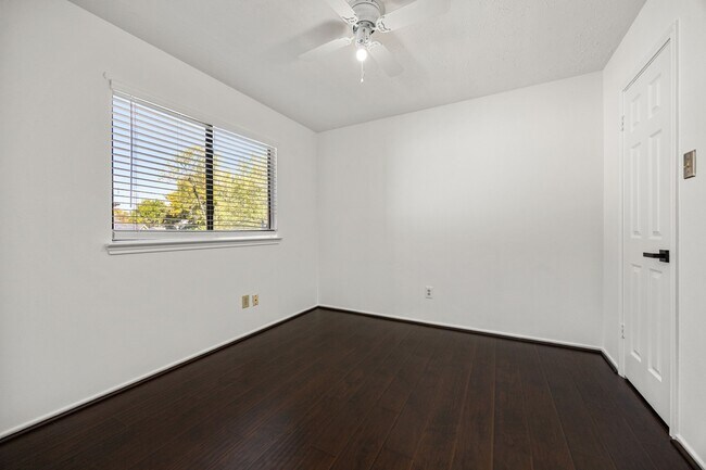 Building Photo - 2010 Courtshire Ln