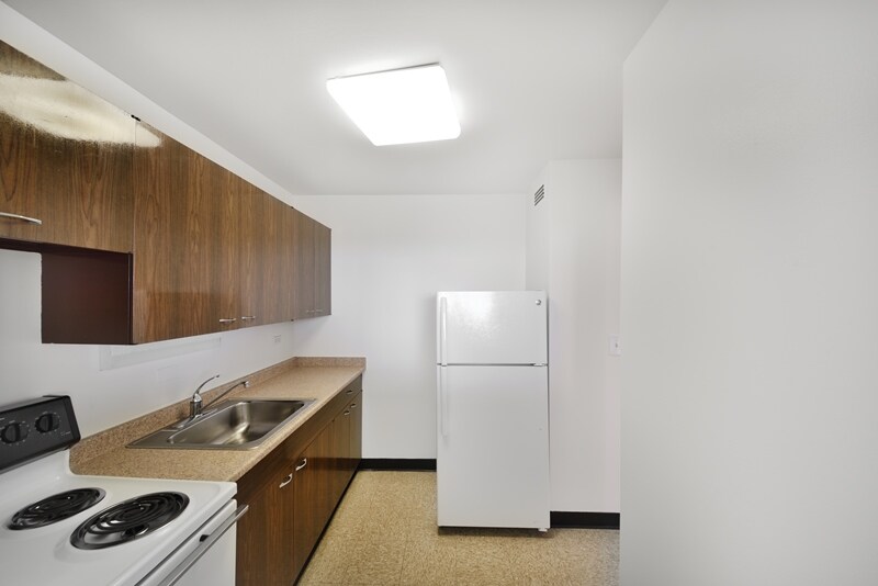 Building Photo - 7447 S South Shore Dr