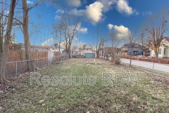 Building Photo - 1128 Sterling St