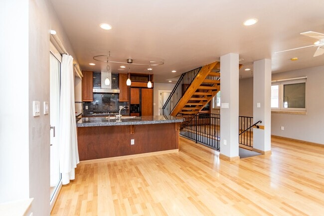 Building Photo - Charming 3-Bed, 2-Bath Home in Manitou Spr...