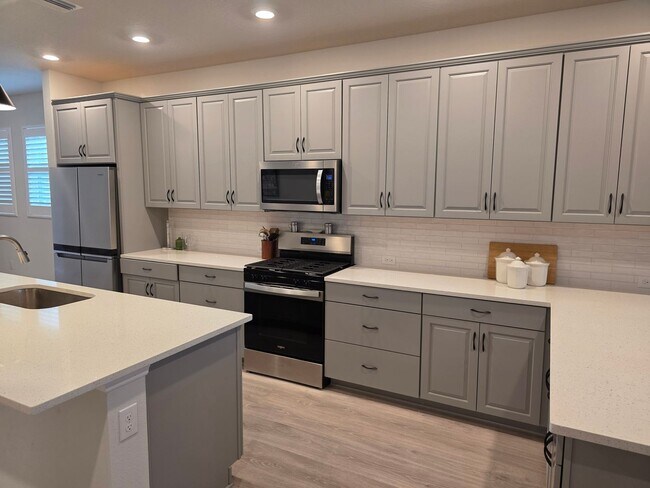Building Photo - Three Bedroom / 2 Bath House - Waterset