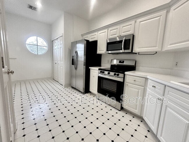 Building Photo - 447 Enclave Pl