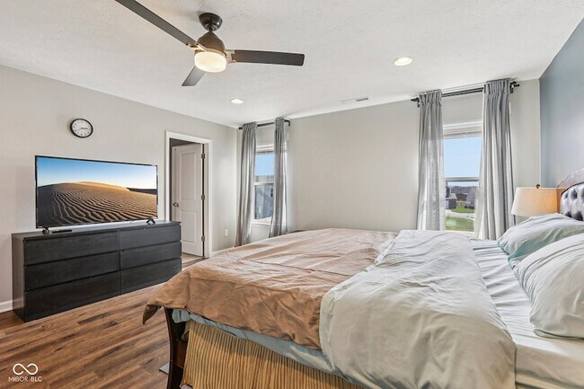 Building Photo - 6673 Laurelwood Dr