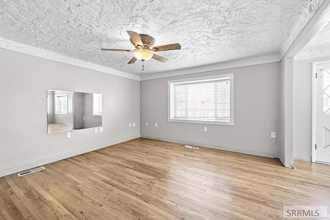 Building Photo - Single Family Home For Rent