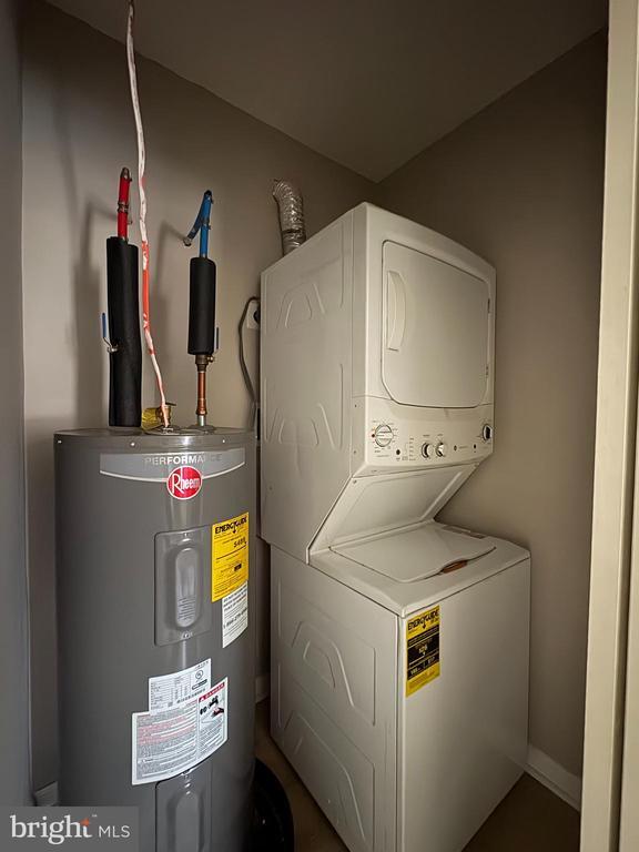 Building Photo - 245 W Ontario St