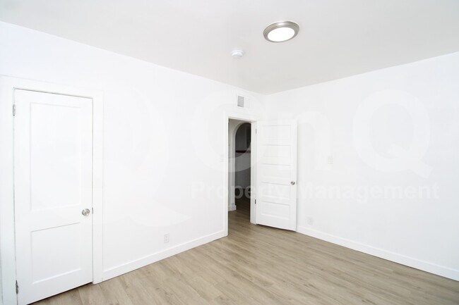 Building Photo - 146 N 10th Ave