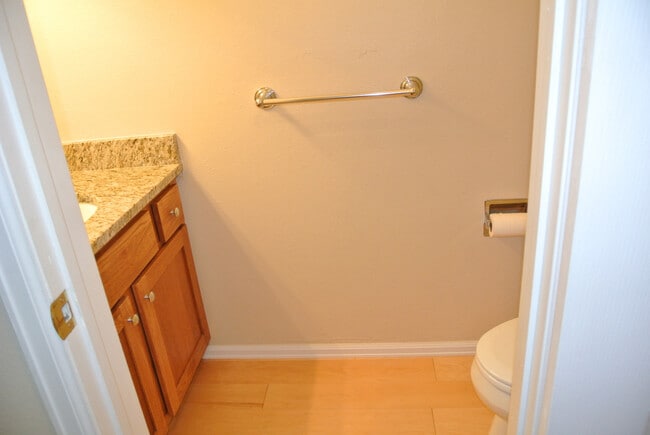 Building Photo - 1080 Fairway Ct