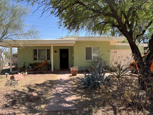 Primary Photo - 2766 E Stratford Dr