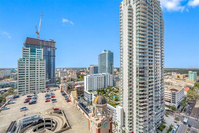 Building Photo - 1 Beach Dr SE