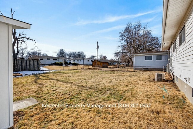 Building Photo - Spacious Florissant Home with Finished Basement & Bar