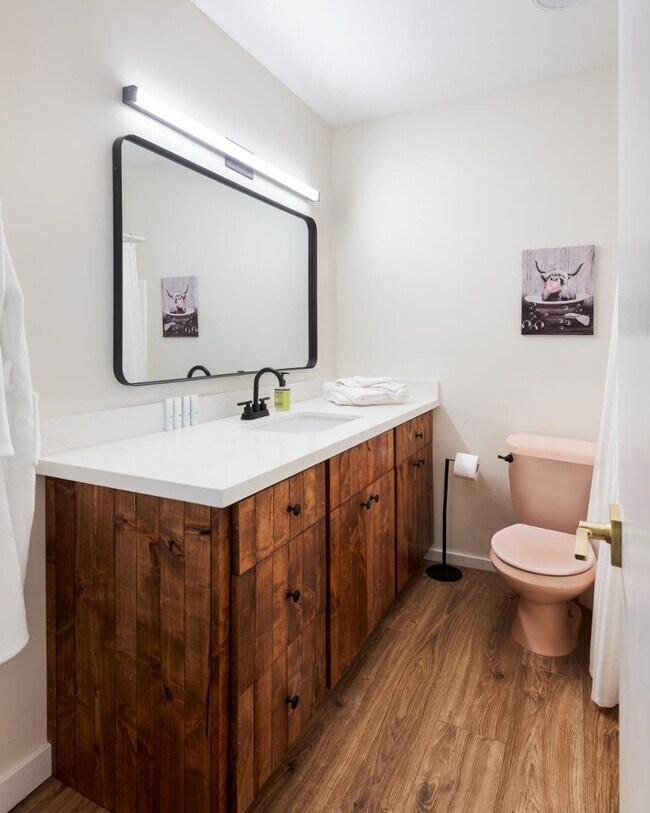 Building Photo - 2237 E Hillery Dr