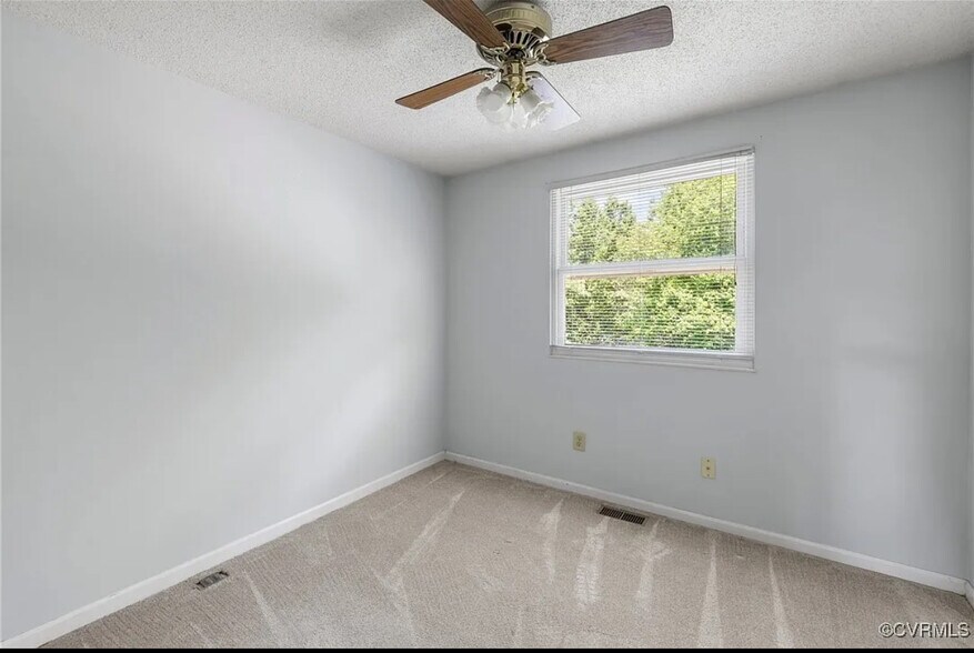 Building Photo - 9492 Tracey Lynne Cir