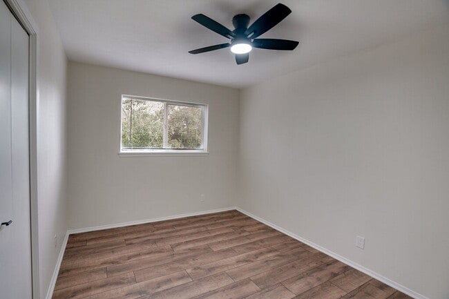 Building Photo - 2103 Pompton Dr