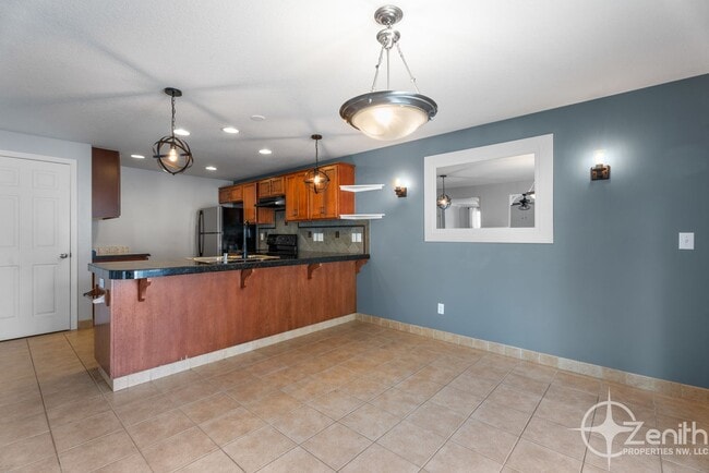 Building Photo - HALF OFF 2ND MONTHS RENT! Fully Updated 4 ...