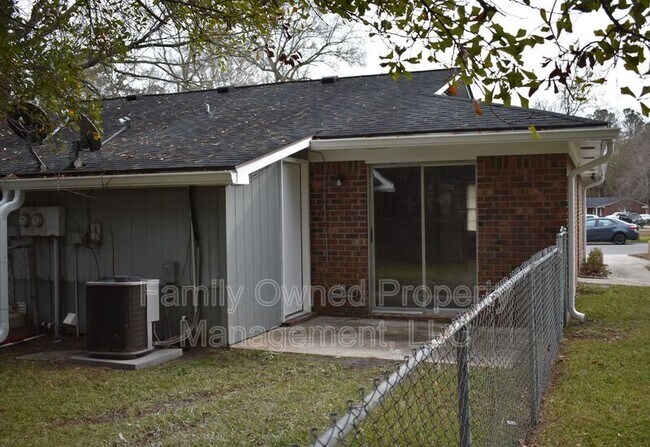 Building Photo - 113 Susan Dr