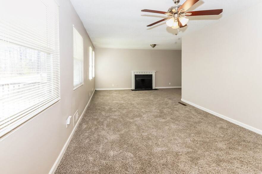 Building Photo - 429 Azalea Dr