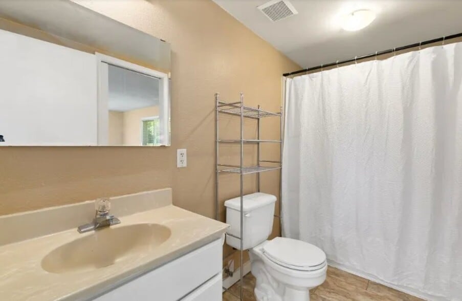 Building Photo - 528 W Magnolia St