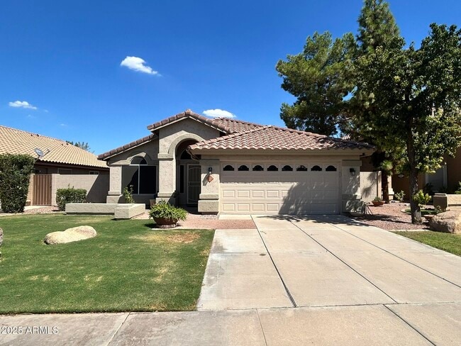 Primary Photo - 855 N Quail Ln