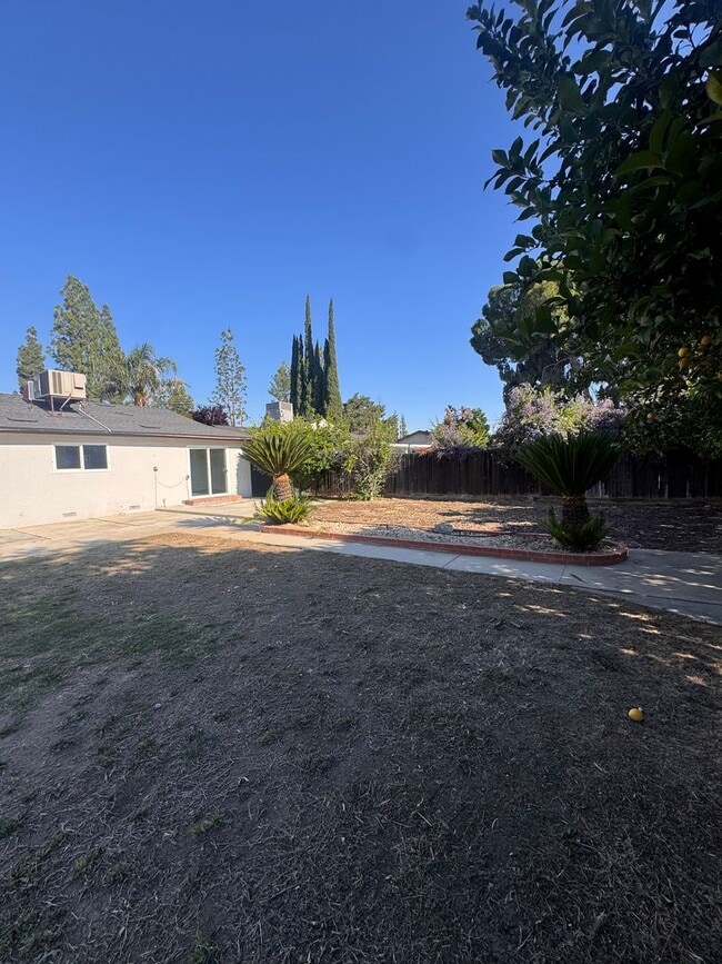 Building Photo - Charming 3 Bed/ 2 Bath Home in Clovis