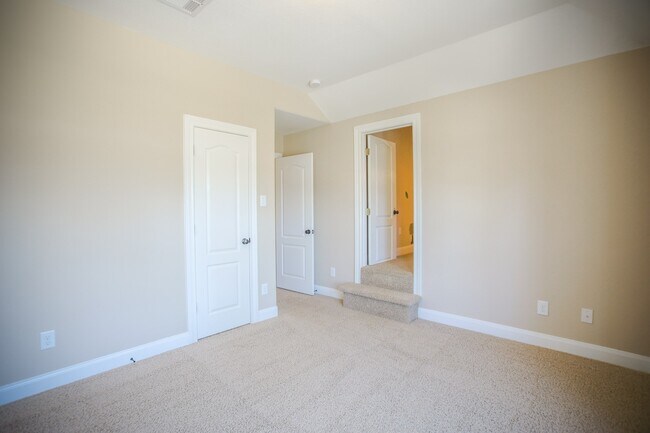 Building Photo - 2 Hadlock Pl