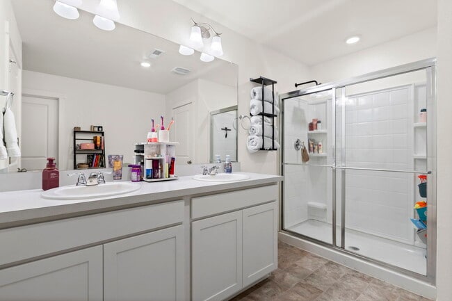 Building Photo - 482 3rd St