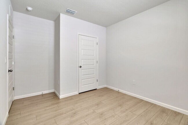 Building Photo - 1434 Garabaldi Cir SE