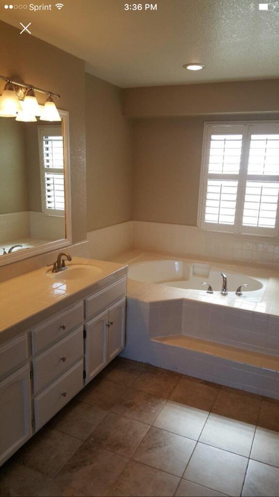 Master bathroom - 1381 Alex Cir