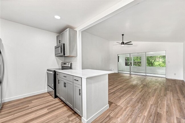 Building Photo - 6 Brompton Dr