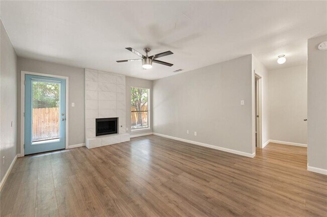 Building Photo - 2404 Burleson Ct