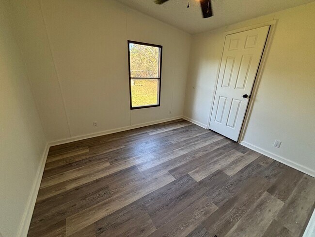 Building Photo - FOR RENT