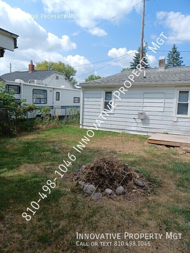 Building Photo - 1121 W Buder Ave