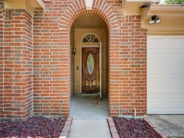 Building Photo - 734 Winding Oak Bend