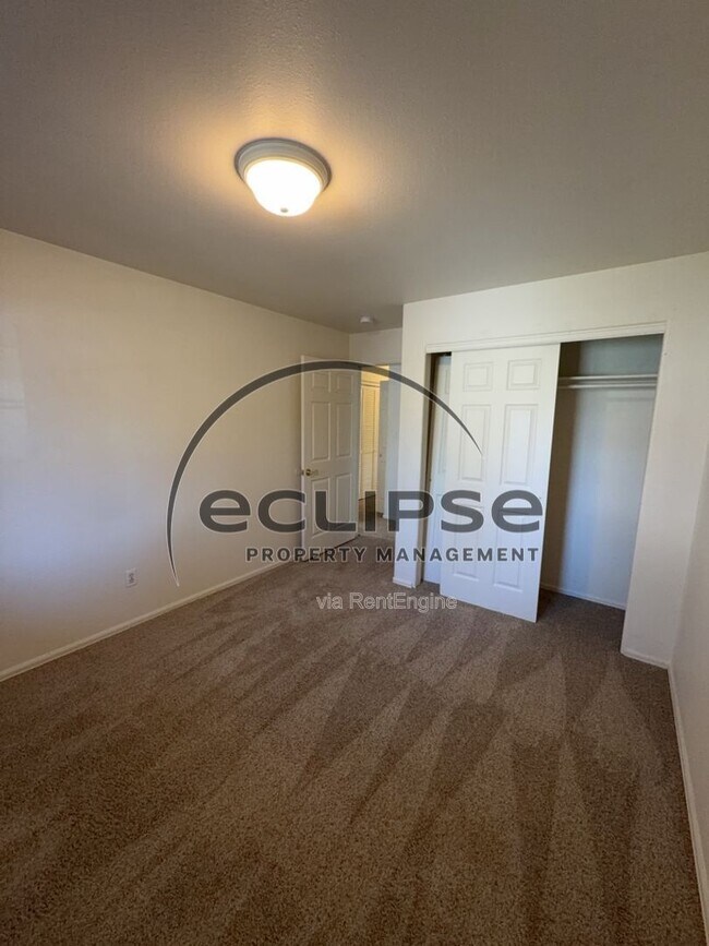 Building Photo - 493 Coronado Way