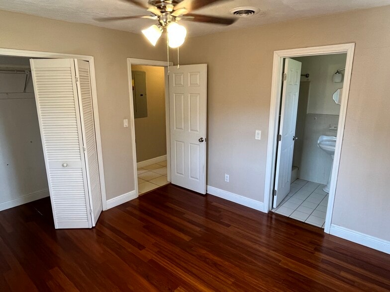 Building Photo - 1106 Banana River Dr