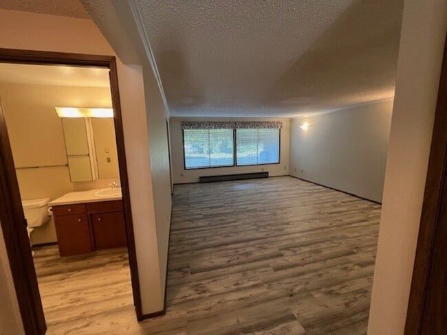 Building Photo - 106 La Villa Dr