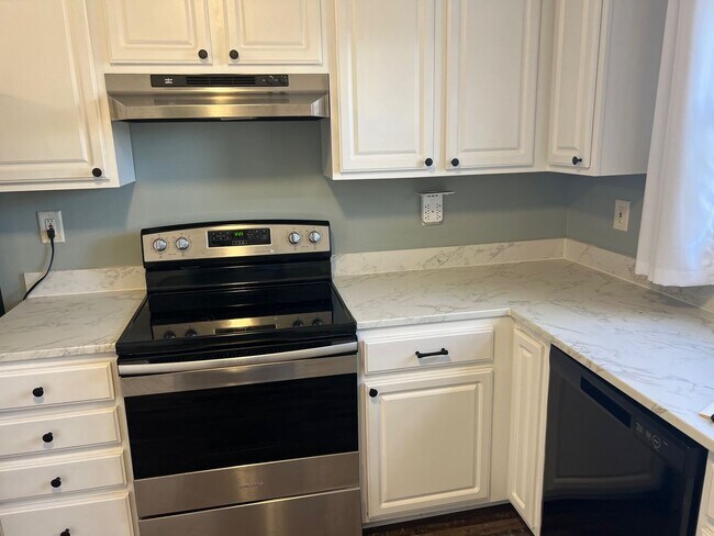 Building Photo - 15 1st St