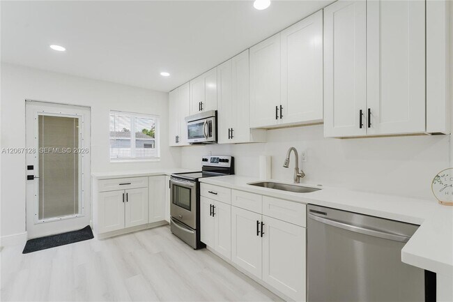 Building Photo - 481 NE 51st St