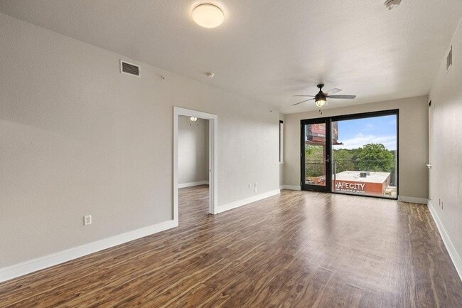 Building Photo - 3016 Guadalupe St