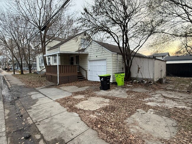 Building Photo - 2200 Ozark St